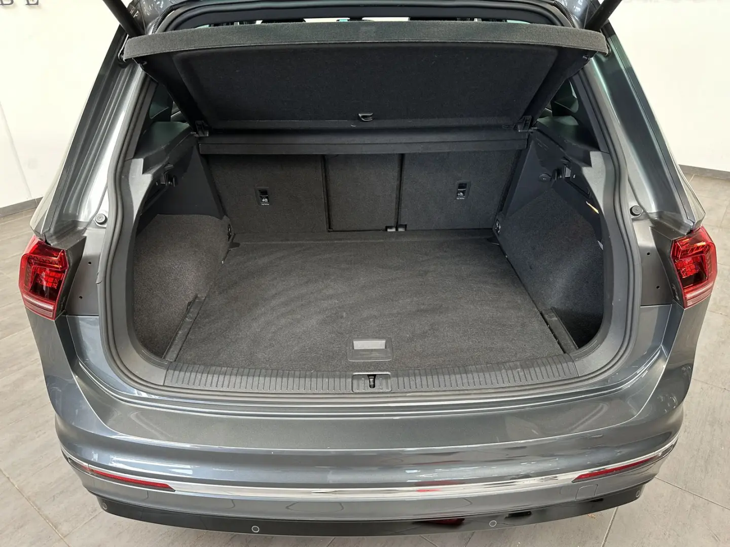VOLKSWAGEN Tiguan 1.5 TSI DSG R-Line +HUD+ACC+LEASING