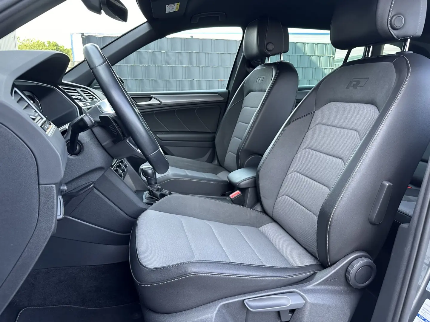 VOLKSWAGEN Tiguan 1.5 TSI DSG R-Line +HUD+ACC+LEASING