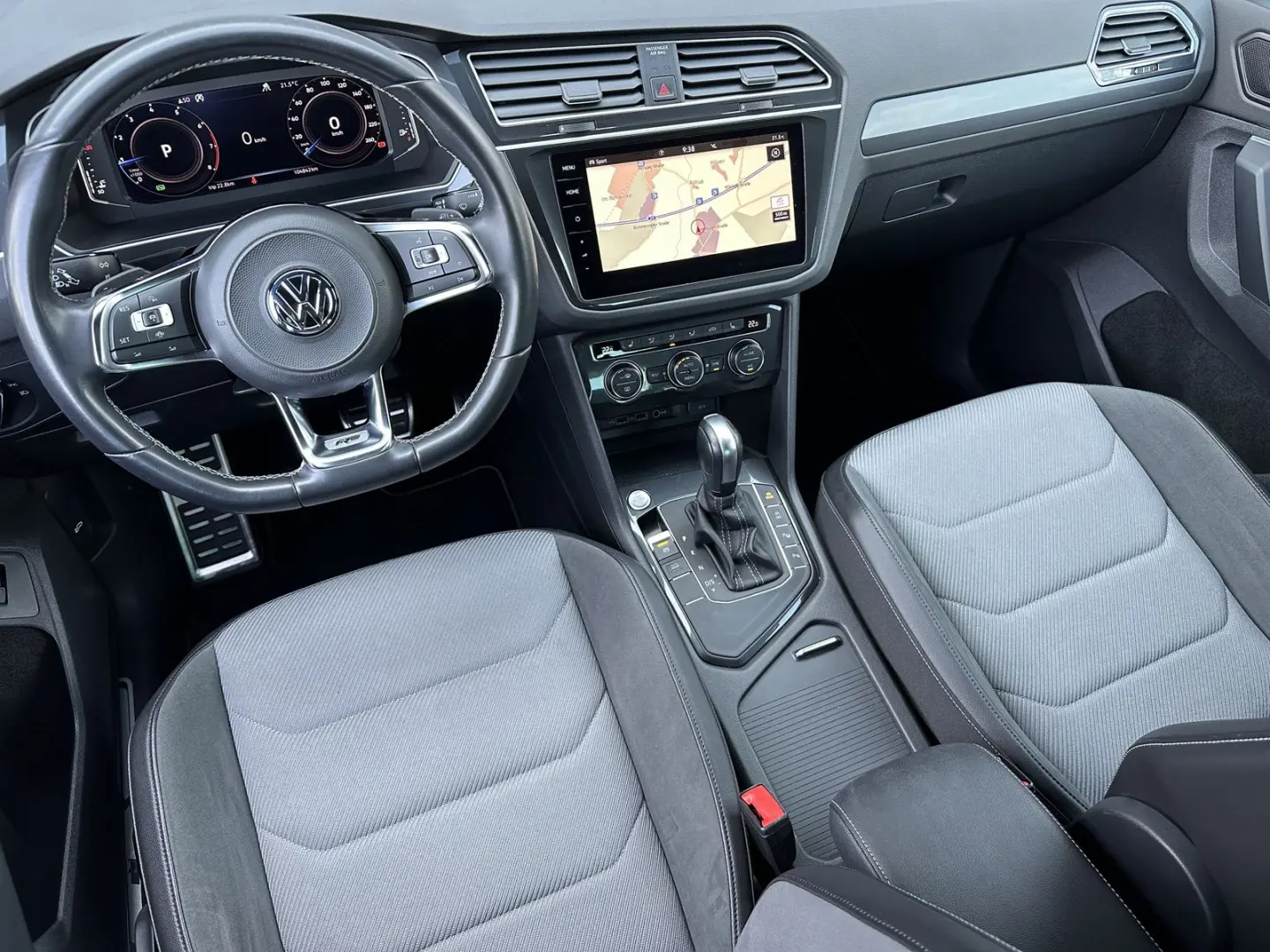 VOLKSWAGEN Tiguan 1.5 TSI DSG R-Line +HUD+ACC+LEASING