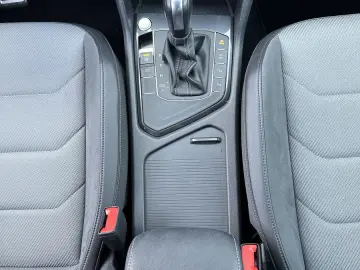 VOLKSWAGEN Tiguan 1.5 TSI DSG R-Line +HUD+ACC+LEASING