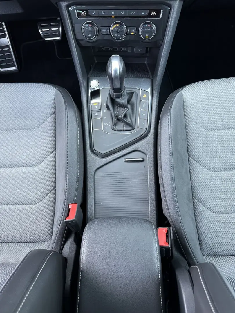 VOLKSWAGEN Tiguan 1.5 TSI DSG R-Line +HUD+ACC+LEASING