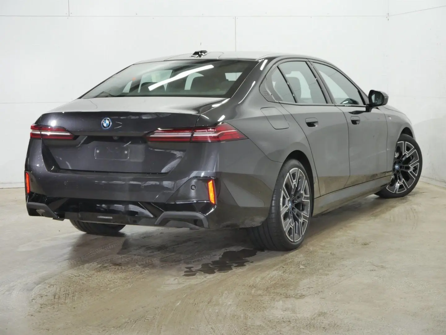 550e xDrive M SPORT+AHK+GLOW+B&W+PANO+KAMERA