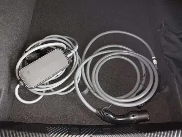 550e xDrive M SPORT+AHK+GLOW+B&W+PANO+KAMERA