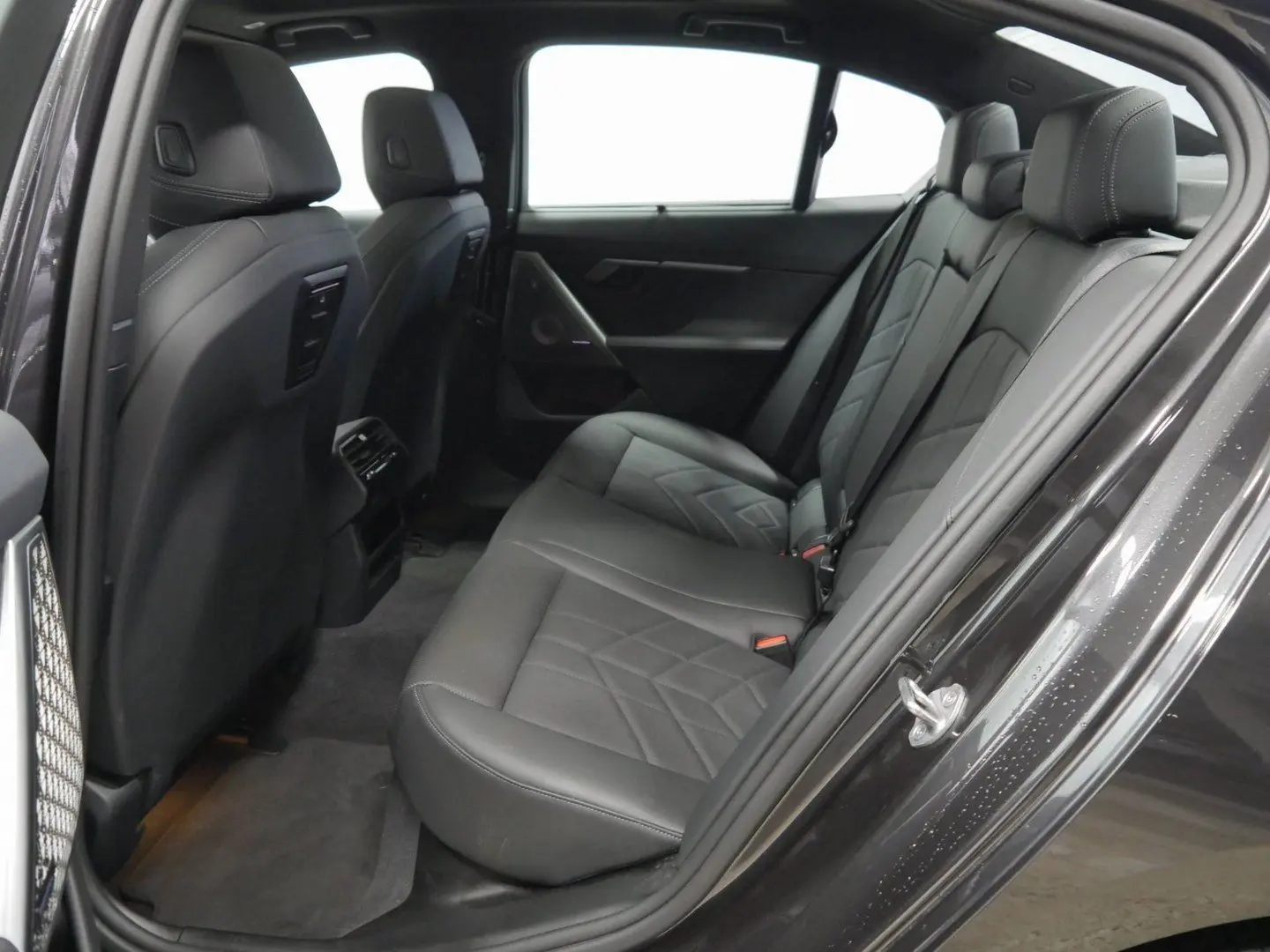 550e xDrive M SPORT+AHK+GLOW+B&W+PANO+KAMERA