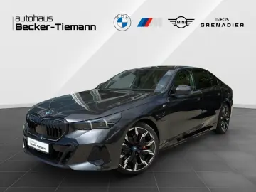 550e xDrive Limousine 19 Harman Kardon Driv