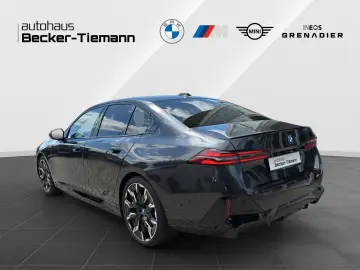 550e xDrive Limousine 19