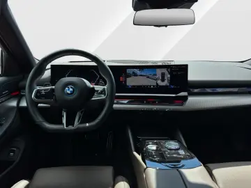 550e xDrive Limousine 19