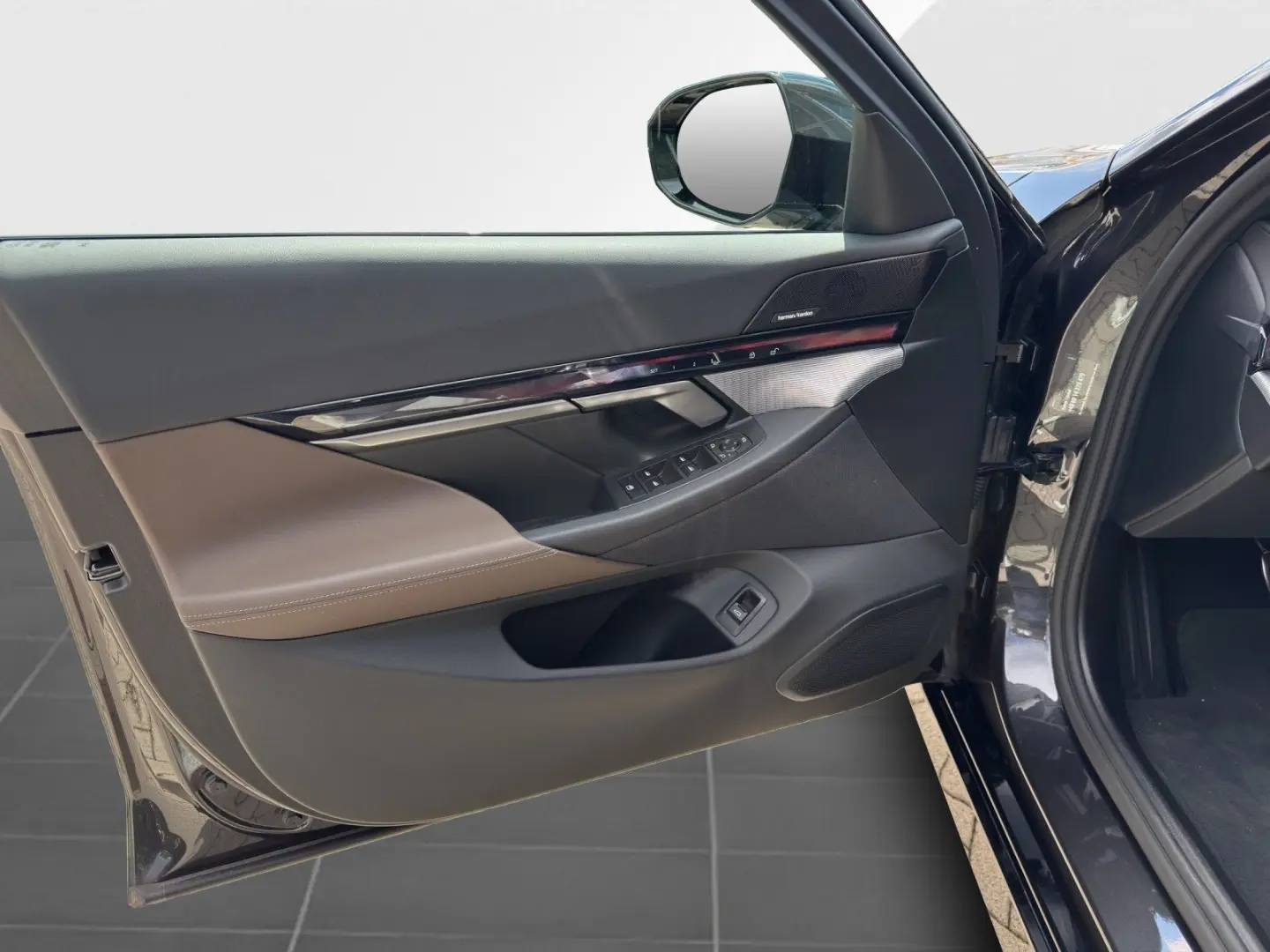 550e xDrive Limousine 19