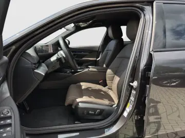 550e xDrive Limousine 19