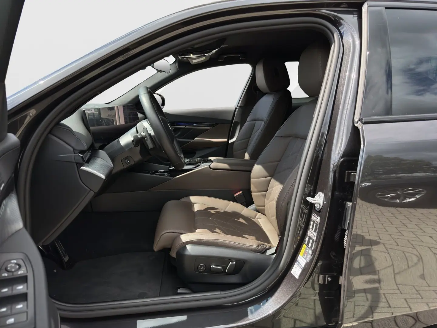550e xDrive Limousine 19