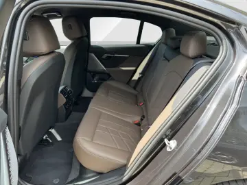 550e xDrive Limousine 19