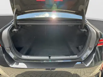 550e xDrive Limousine 19