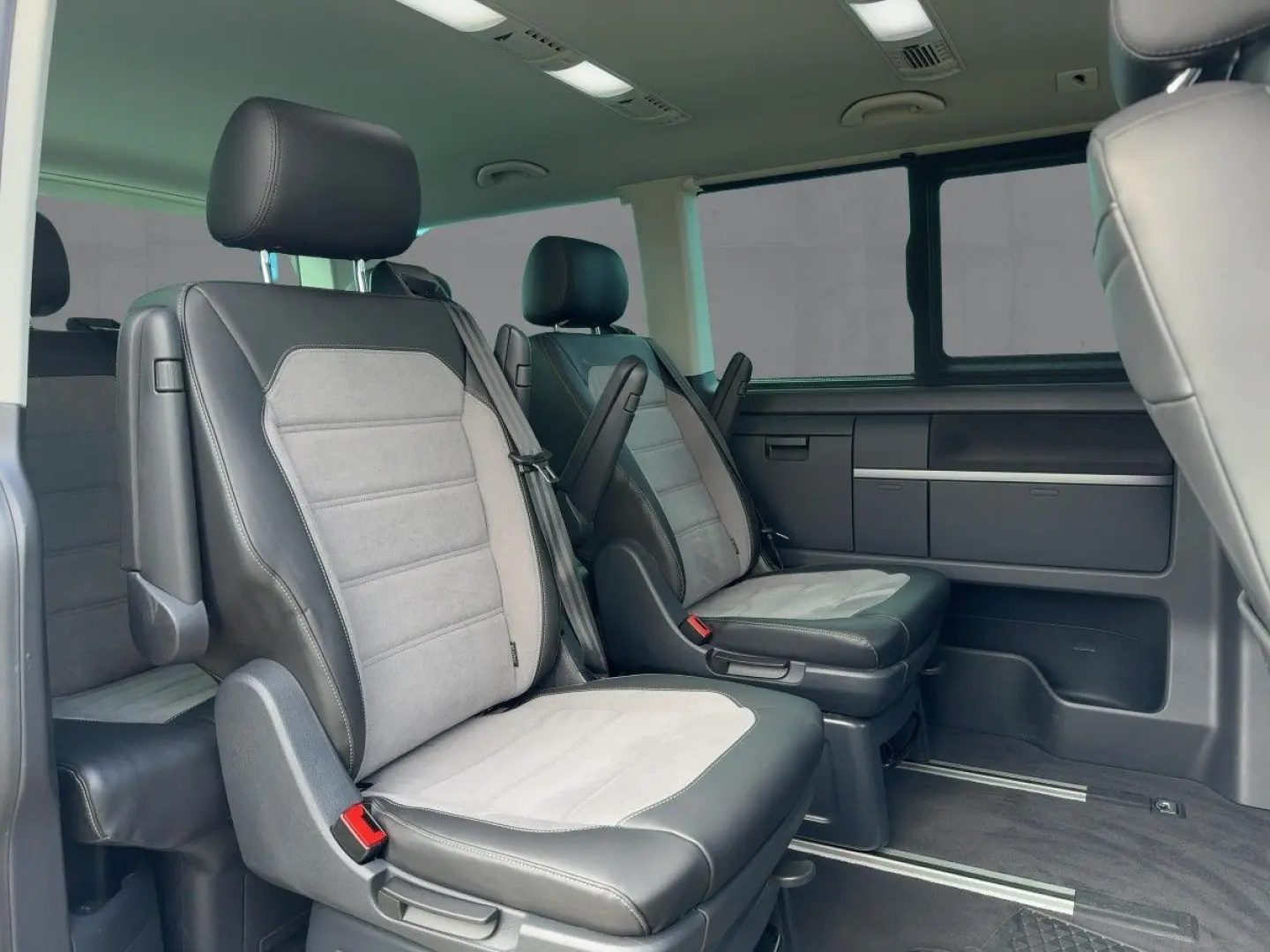 T6.1 Multivan 2.0 TDI 4M GENERATION SIX LED+NAVI