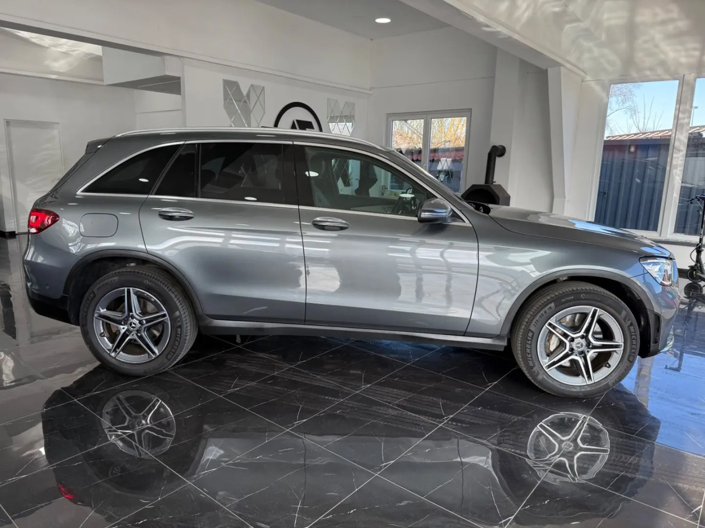 GLC 300 e 4M AMG Line Pano Distr Pro Mem Led Ahk