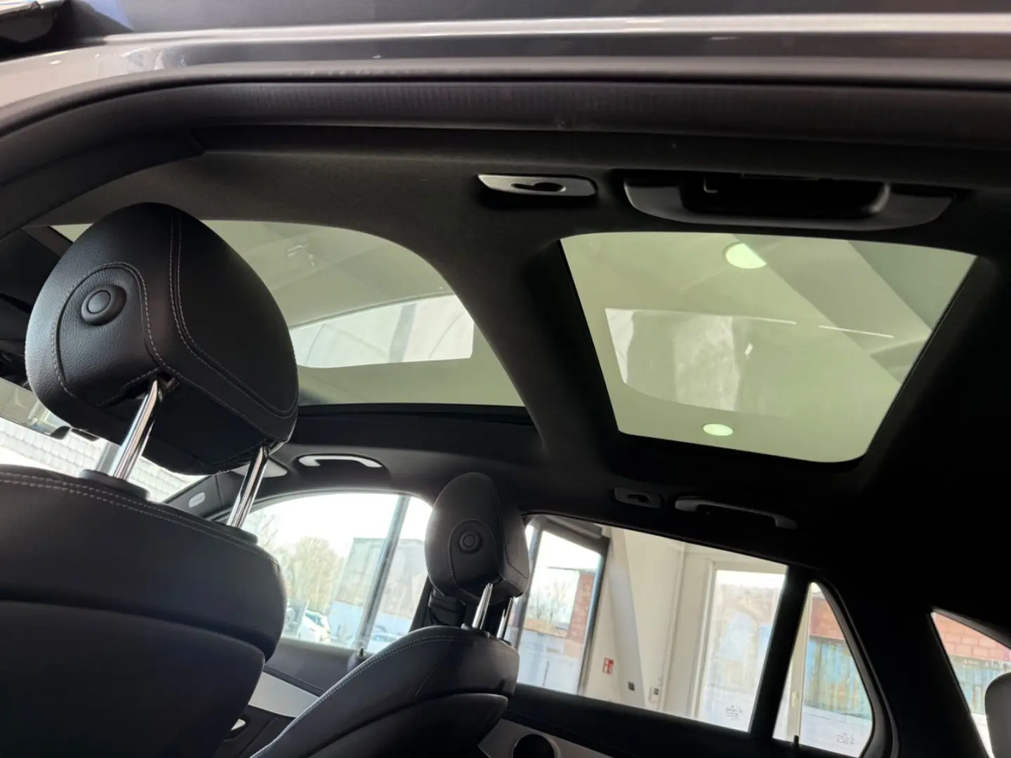 GLC 300 e 4M AMG Line Pano Distr Pro Mem Led Ahk