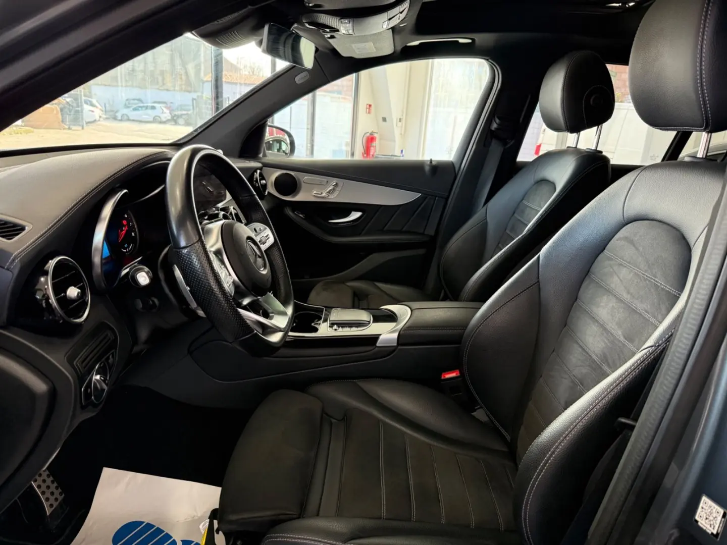 GLC 300 e 4M AMG Line Pano Distr Pro Mem Led Ahk