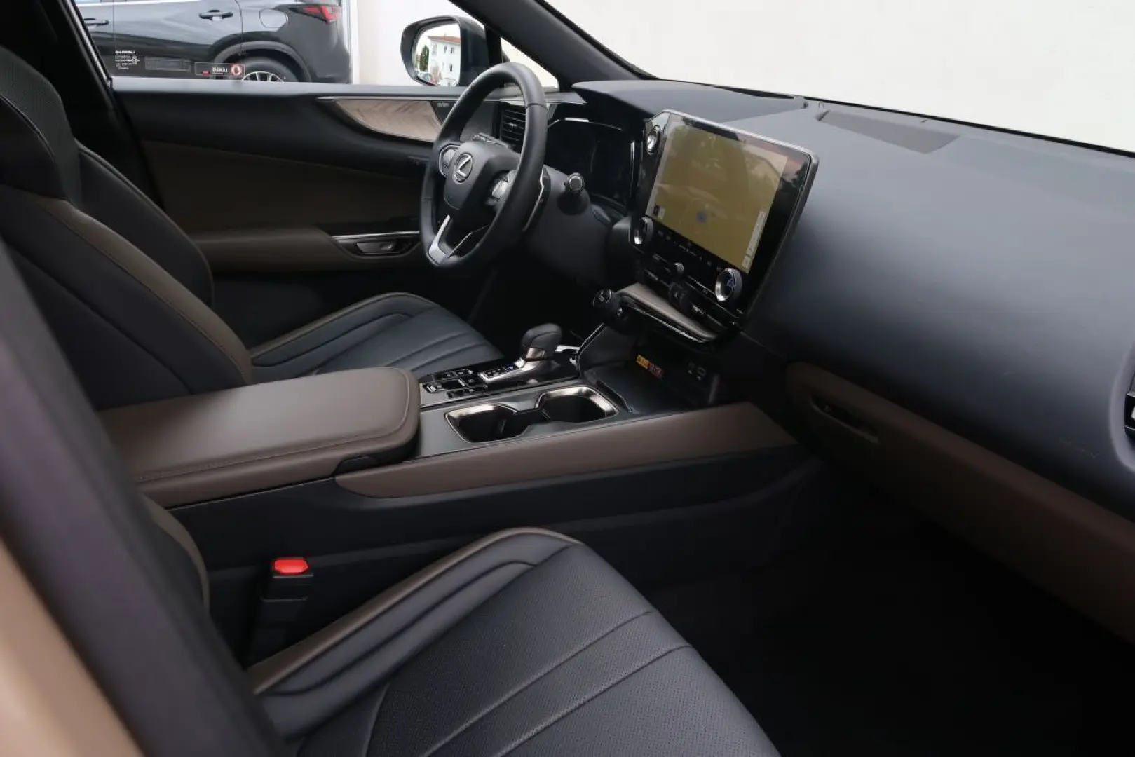 NX 350h E-FOUR Overtrail + Panoramaglasdach