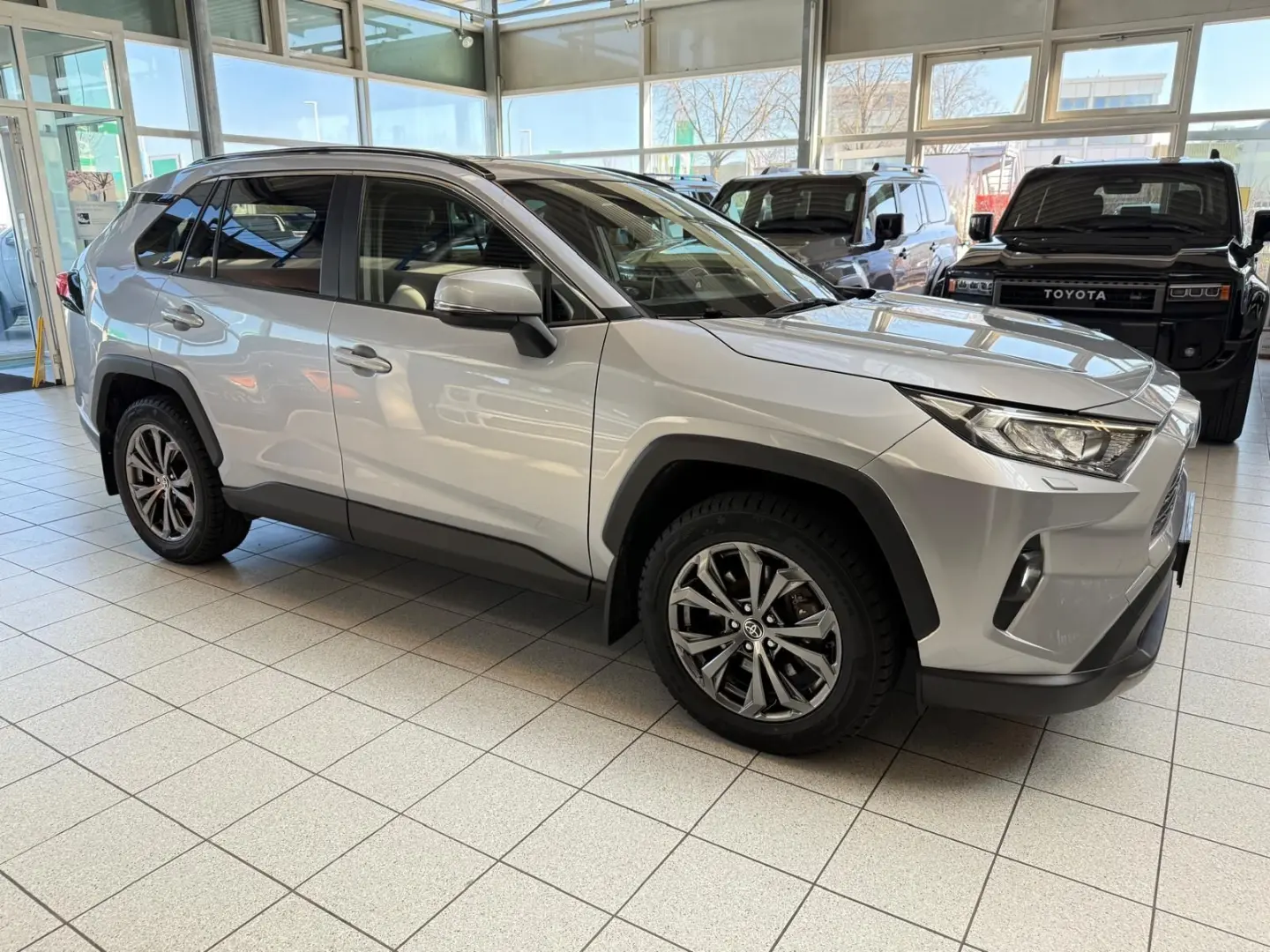 RAV 4 HYBRID-4x4-LED-LEDER-KAMERA-18 ZOLL-28.990