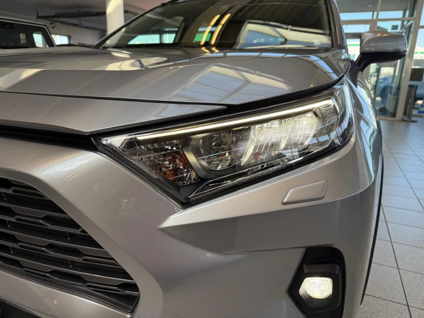 RAV 4 HYBRID-4x4-LED-LEDER-KAMERA-18 ZOLL-28.990