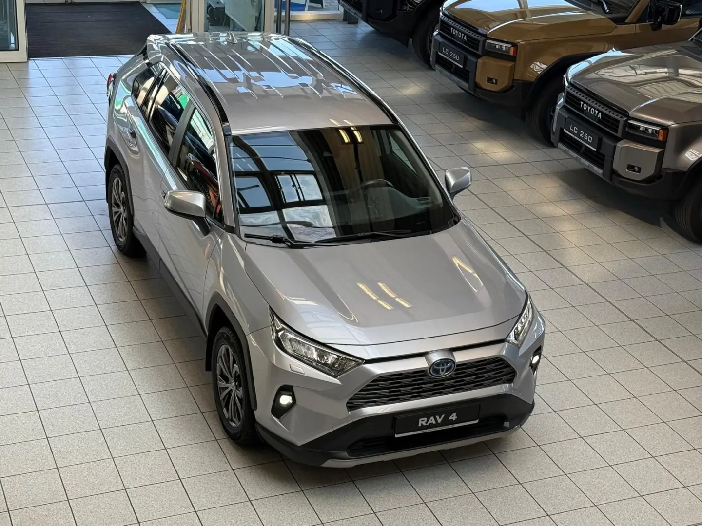 RAV 4 HYBRID-4x4-LED-LEDER-KAMERA-18 ZOLL-28.990