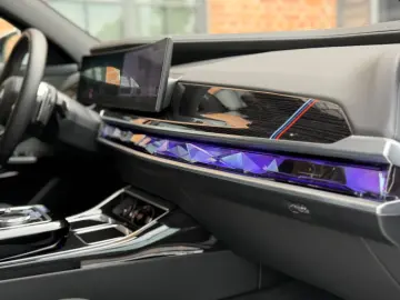 740d xDrive M Sport*PanoSkyLounge*Bowers&Wilkins