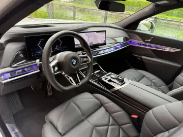 740d xDrive M Sport*PanoSkyLounge*Bowers&Wilkins