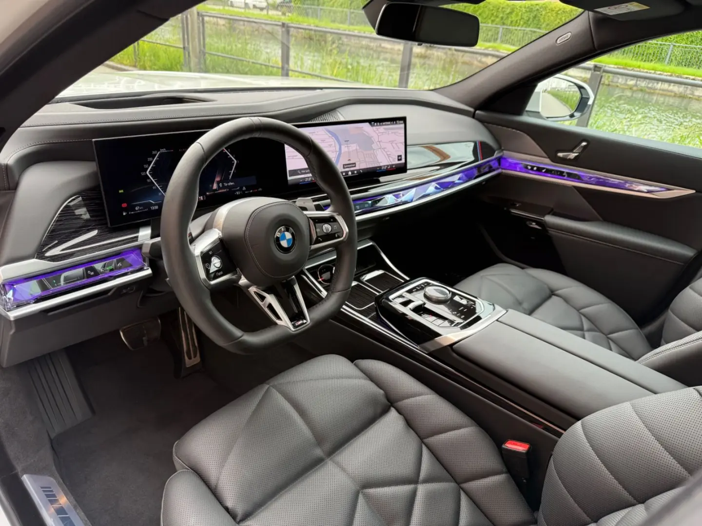 740d xDrive M Sport*PanoSkyLounge*Bowers&Wilkins