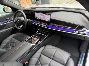 740d xDrive M Sport*PanoSkyLounge*Bowers&Wilkins