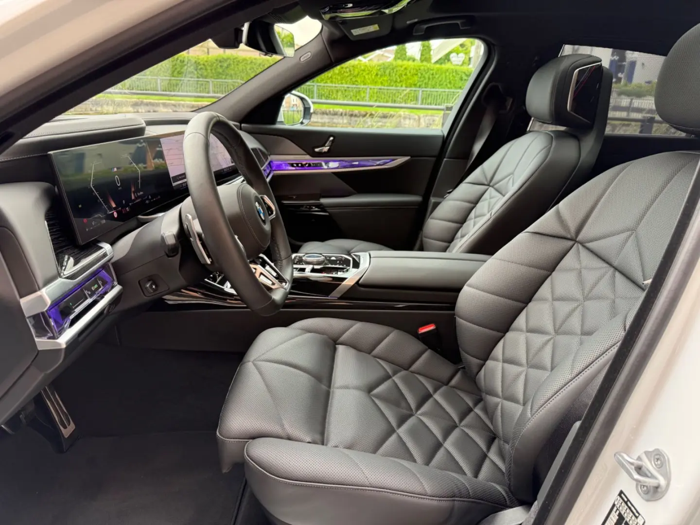 740d xDrive M Sport*PanoSkyLounge*Bowers&Wilkins