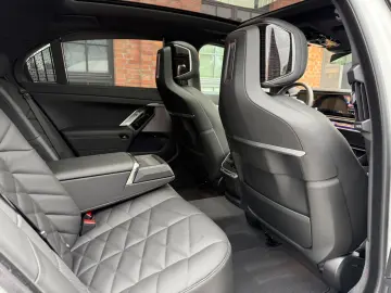 740d xDrive M Sport*PanoSkyLounge*Bowers&Wilkins