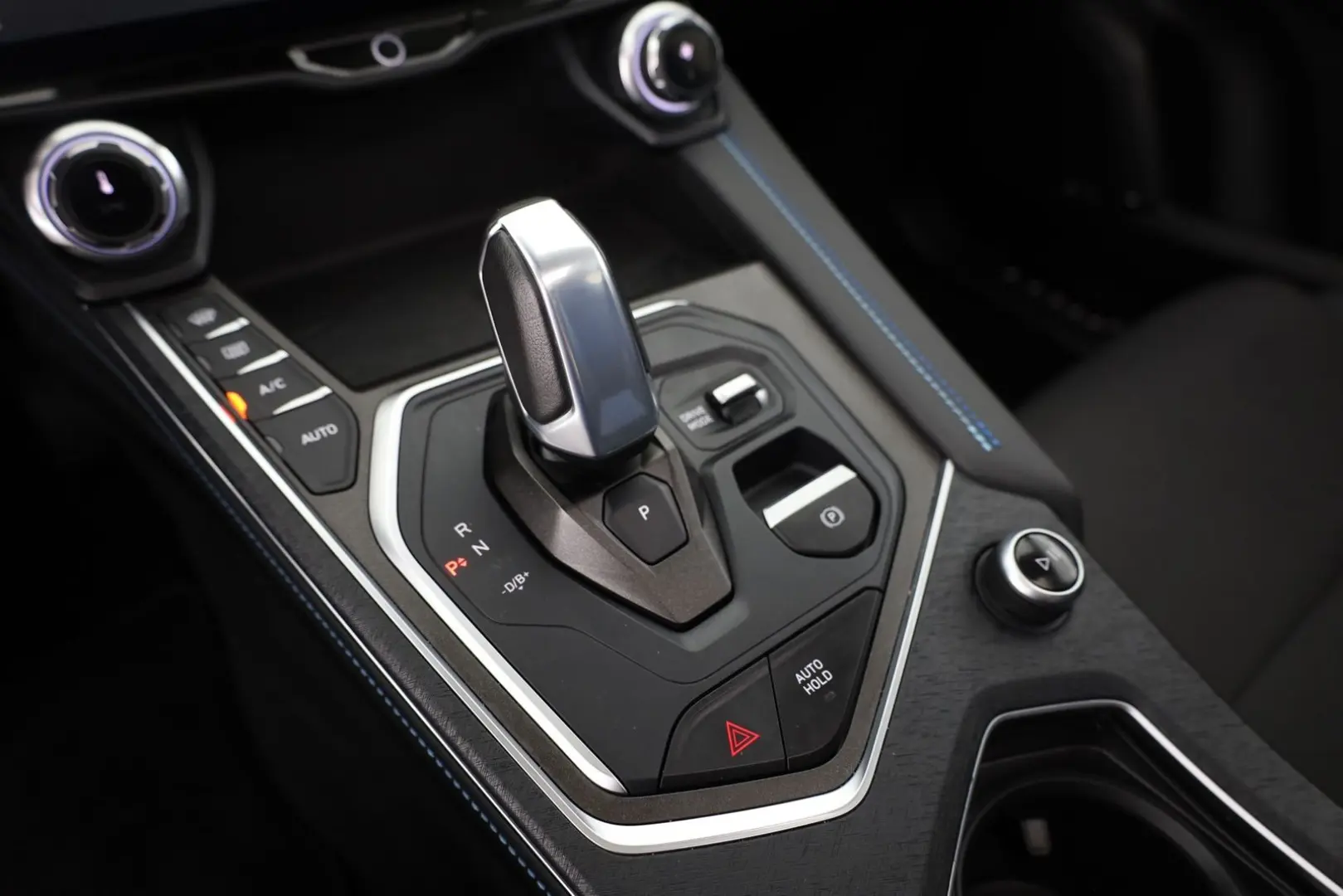 LYNK&CO 01 1.5 TD PHEV LED ACC Navi Kamera LEASING