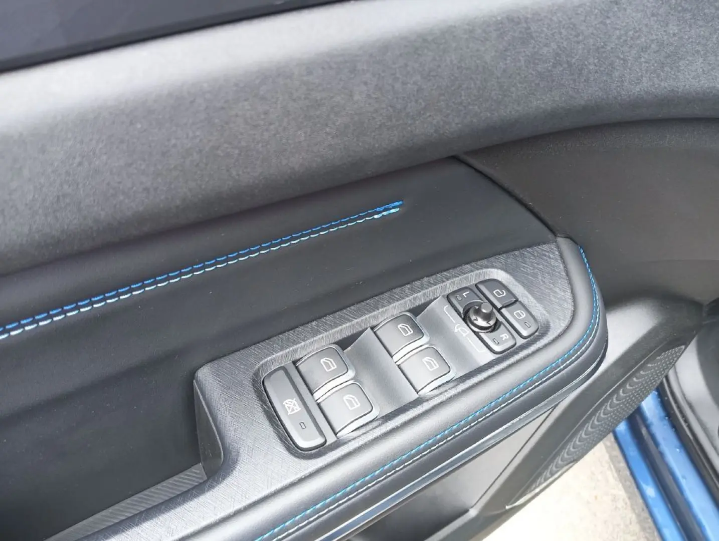 LYNK&COI 01 PHEV+ACC+Panorama LEASING