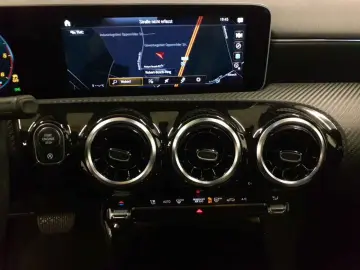 MERCEDES BENZ A 200 d 8G-Style PANO Beam LEASING
