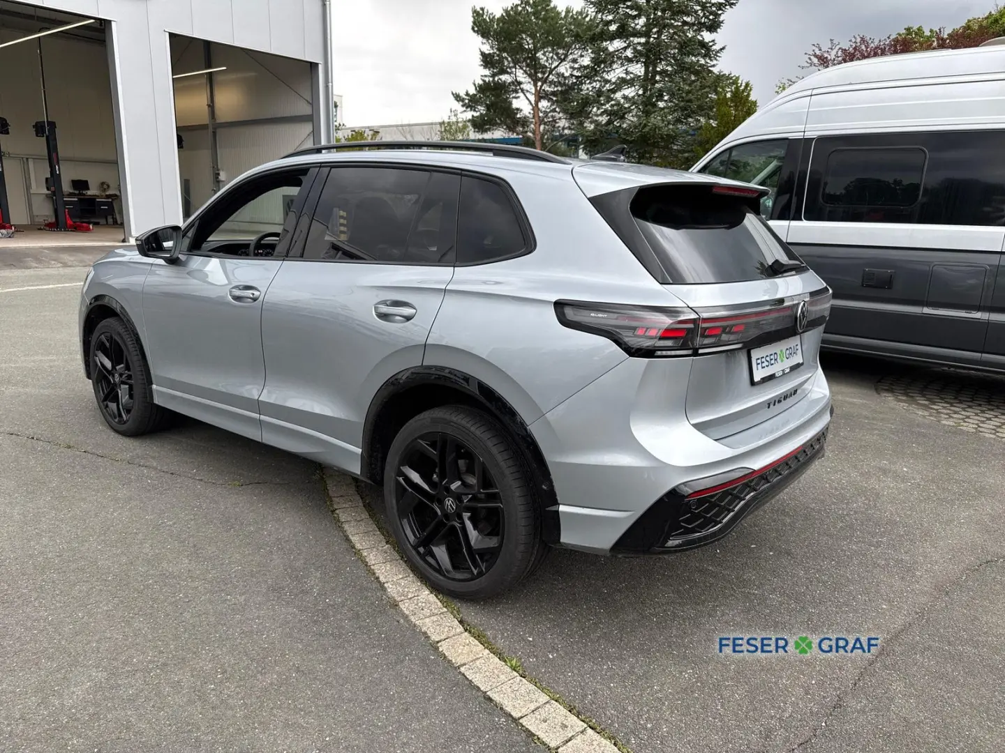 VOLKSWAGEN Tiguan TDi DSG 4M R-LINE BlackStyle IQ.Light