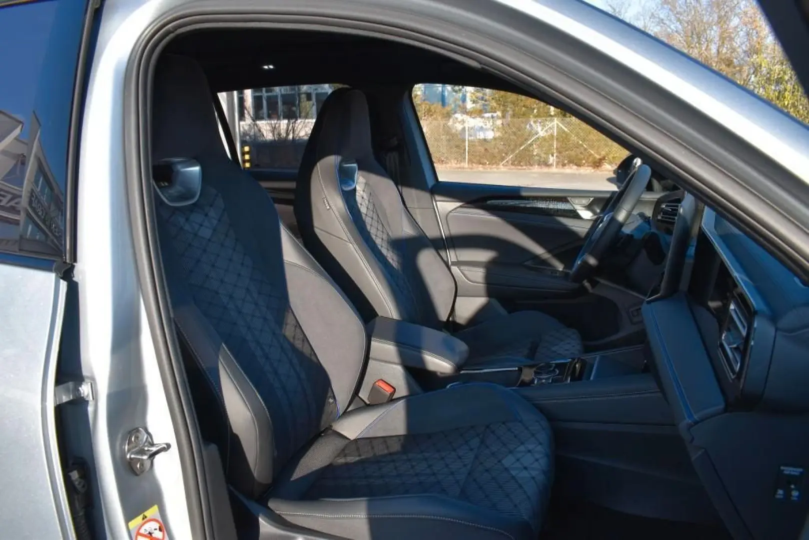 VOLKSWAGEN Tiguan TDi DSG 4M R-LINE BlackStyle IQ.Light