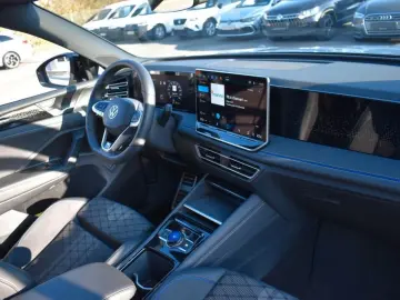 VOLKSWAGEN Tiguan TDi DSG 4M R-LINE BlackStyle IQ.Light