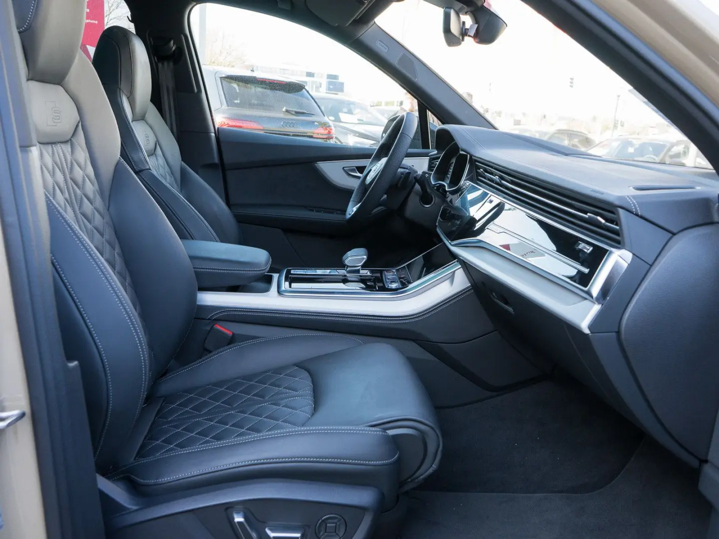 AUDI SQ7 Black+/B+O Advanced/Laser/S-Sitze+/360°/7-LOCURI