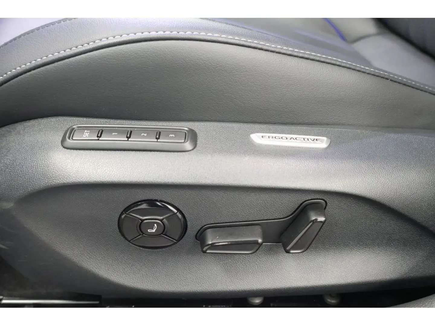 Passat Variant 2.0 TDI R-line DSG,Navi, Matrix,A