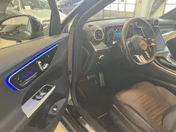GLC 200 4M AMG AHK Pano 19 Zoll WinterP LED RüCa