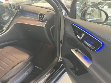 GLC 200 4M AMG AHK Pano 19 Zoll WinterP LED RüCa