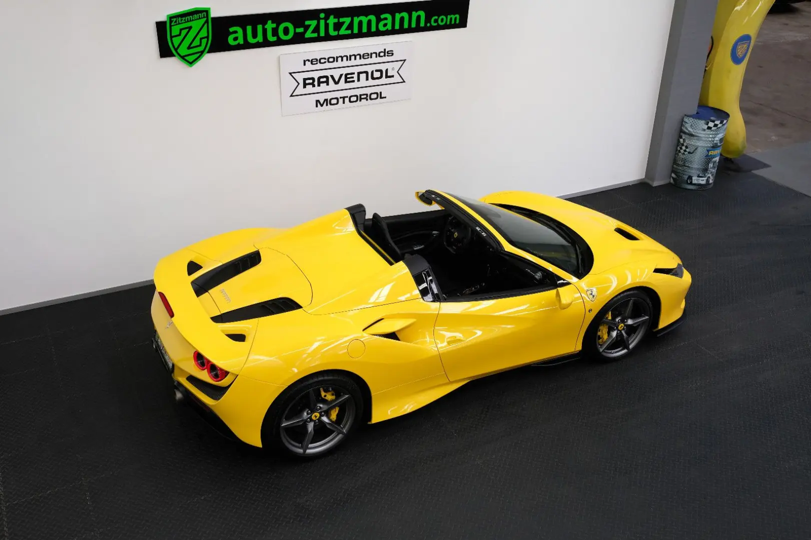 F8 Spider/CARBON/LIFT/PASS.DISPL/RACINGSEATS/JBL