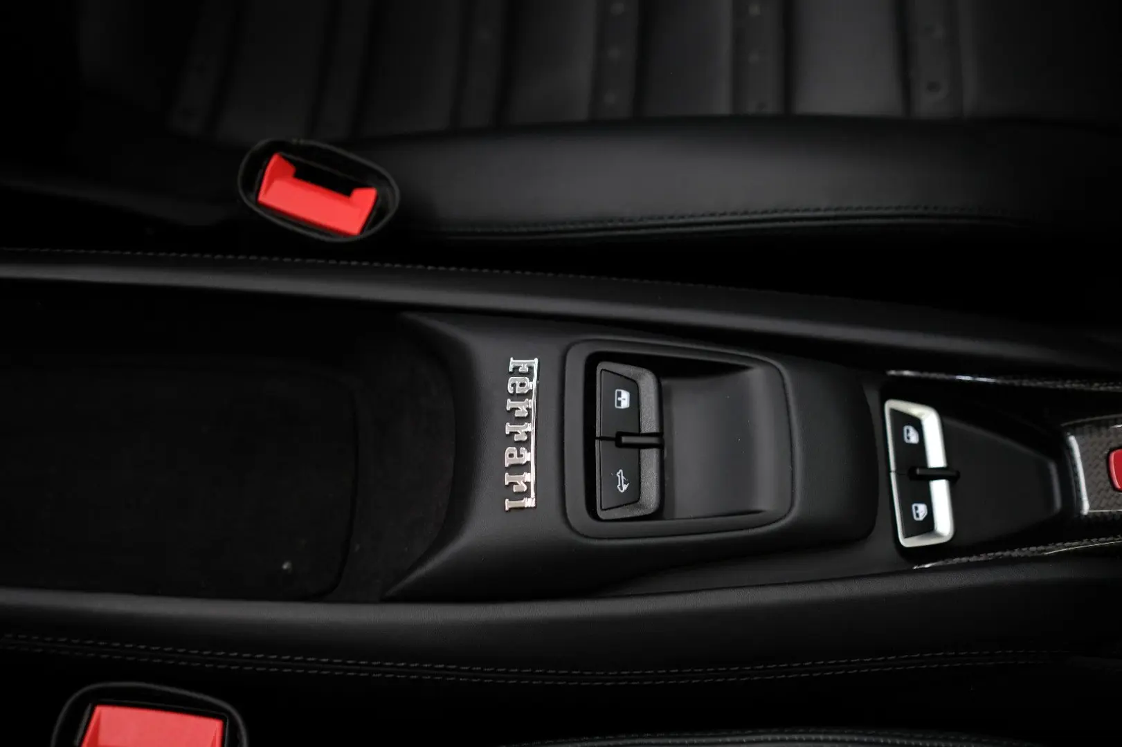 F8 Spider/CARBON/LIFT/PASS.DISPL/RACINGSEATS/JBL