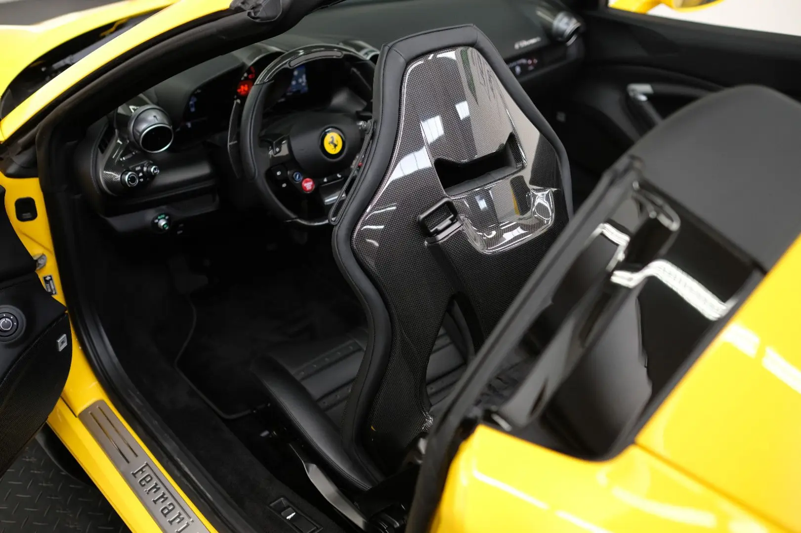 F8 Spider/CARBON/LIFT/PASS.DISPL/RACINGSEATS/JBL