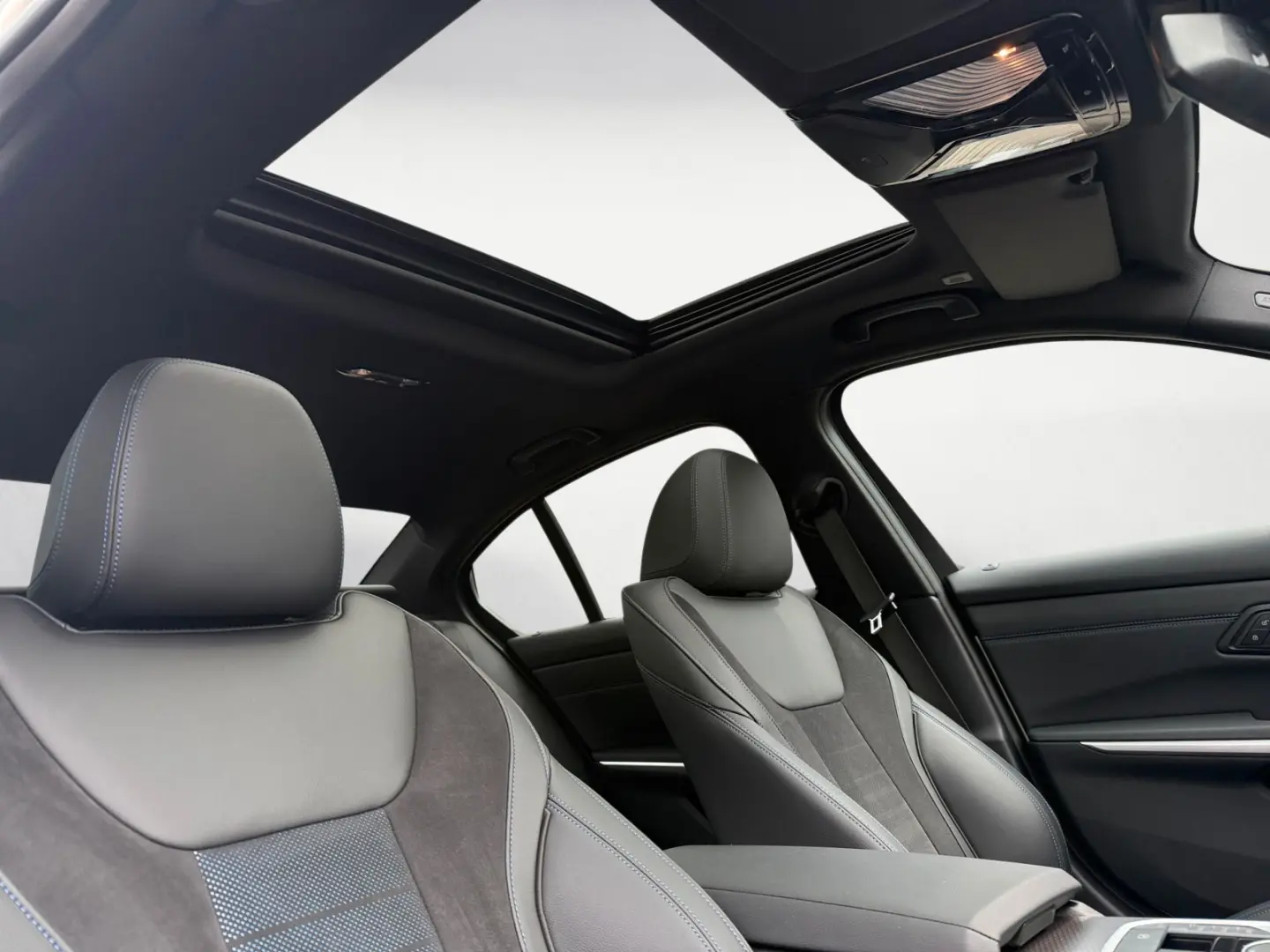 320d M Sport Navi Klima PDC Kamera HiFi AHK Glas