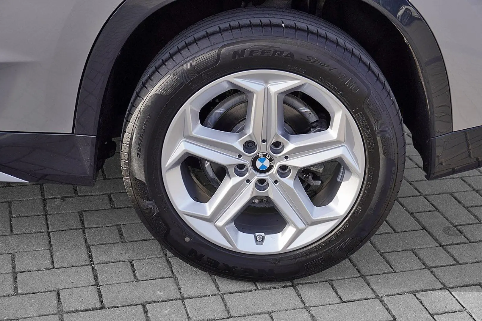 X1 sDrive18i xLine AHK Sportsitze HeadUp Kamera