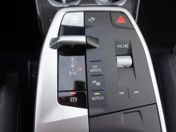X1 sDrive18i xLine AHK Sportsitze HeadUp Kamera