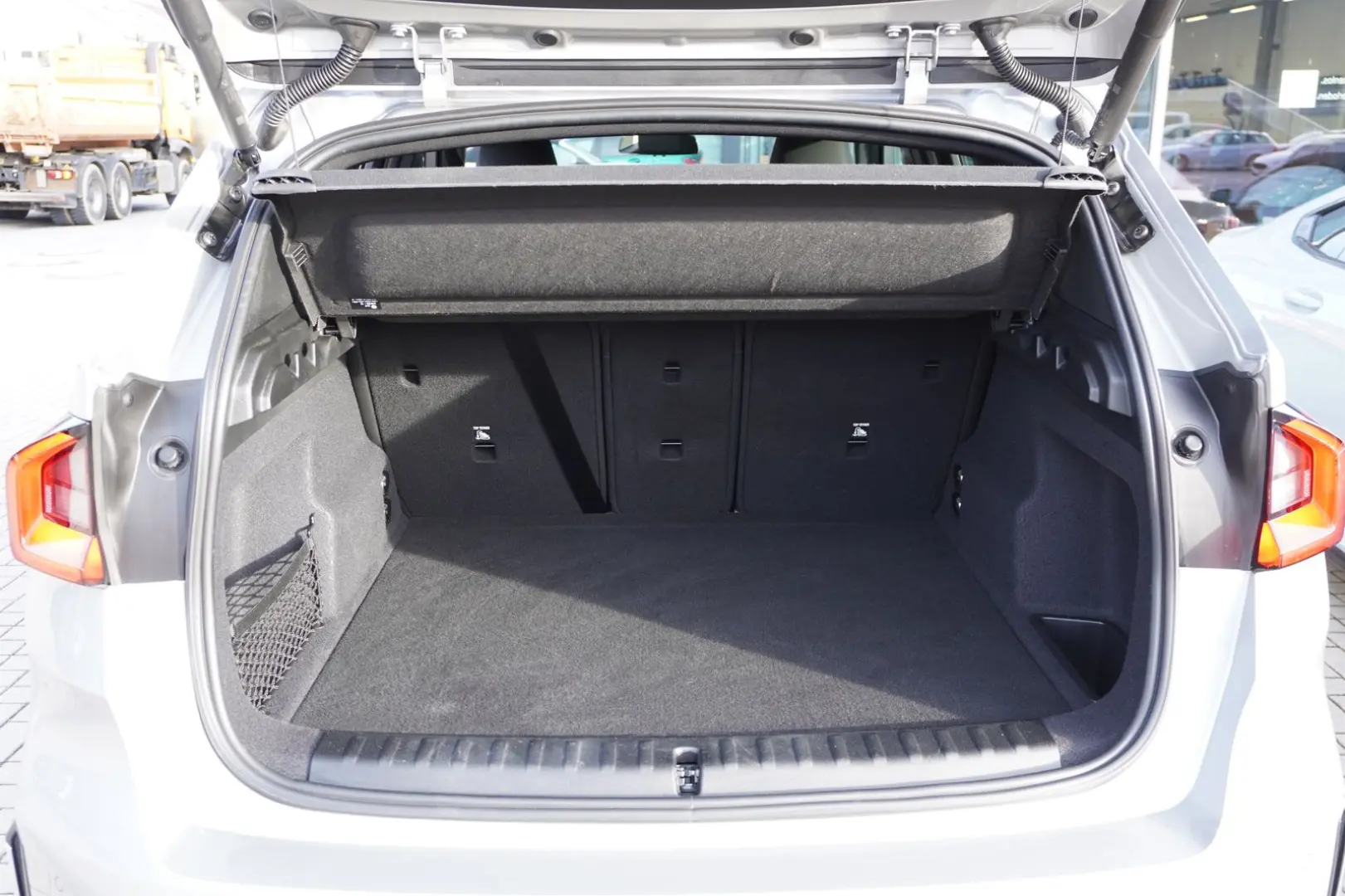X1 sDrive18i xLine AHK Sportsitze HeadUp Kamera
