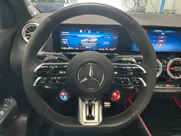 GLA 45 AMG S 4M+ DISTRONIC-AHK-PER.SITZ-PANORAMA