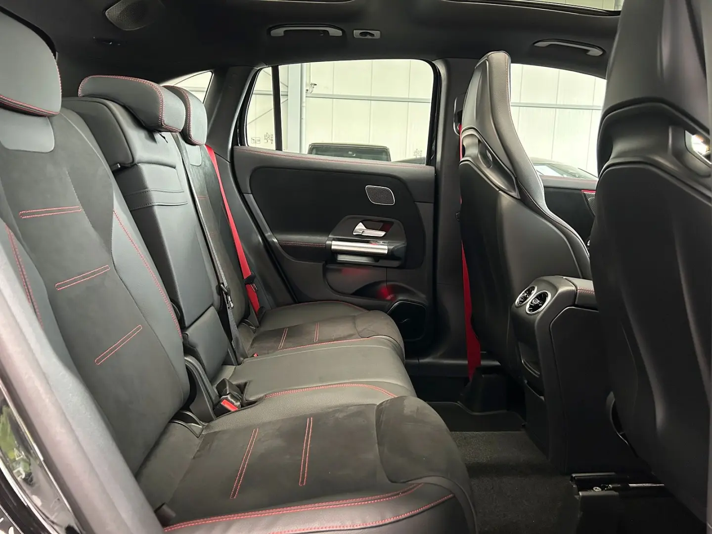 GLA 45 AMG S 4M+ DISTRONIC-AHK-PER.SITZ-PANORAMA