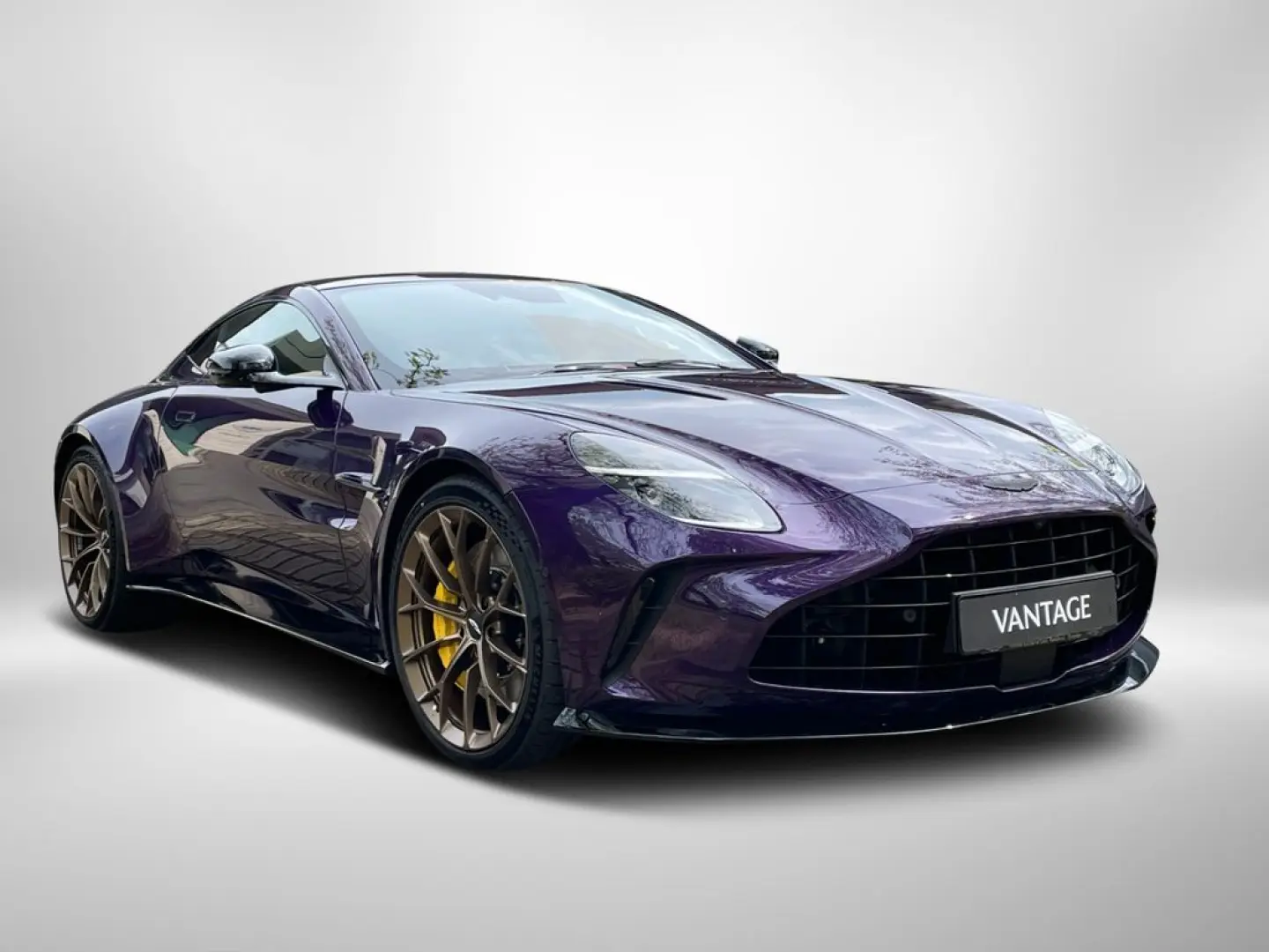 Aston Martin V8 Vantage MY25 / Carbon/ Soundsystem